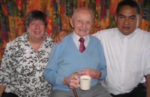 Jim Moran (centre) with Mary Jo Close Chair, Catholic Parish of Hastings Pastoral Council; and Fr Vince ‘Onesi, Parish Priest of the Catholic Parish of Hastings.