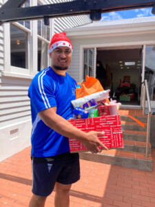 Challenge young people deliver over 200 Christmas packages to families in need Archdiocese of Wellington